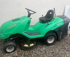 Ride on lawnmower