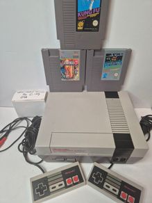 Nintendo Entertainment System (NES) Bundle  Fully Tested & Working