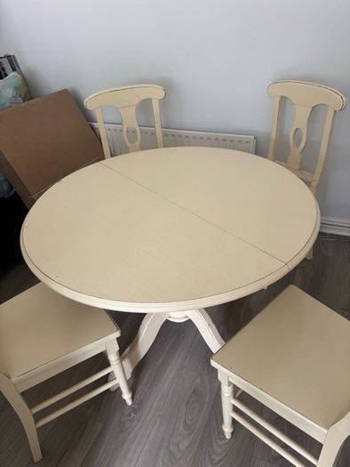 Round Table & 4 Chairs