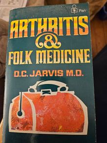 Arthritis & Folk Medicine.  By D.c.jarvis. M.d. Paperback In Good Condition.  See Photos For Same