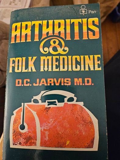 Arthritis & Folk Medicine.  By D.c.jarvis. M.d. Paperback In Good Condition.  See Photos For Same