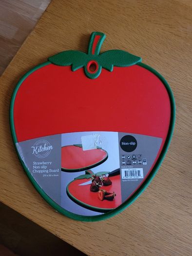 Chopping board red / strawberry shape