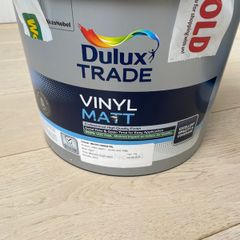 Dulux white paint