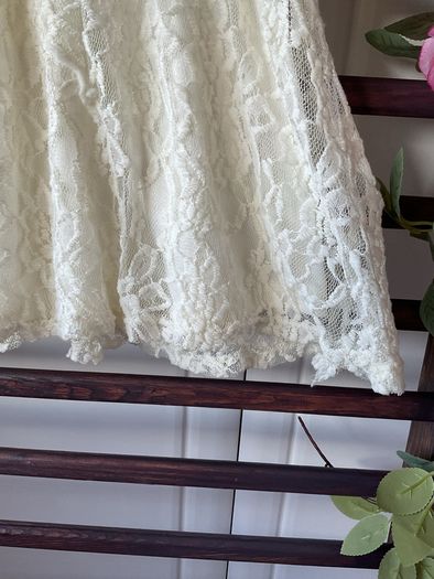 skirt size small Charlotte Russe cream lace skirt size 10