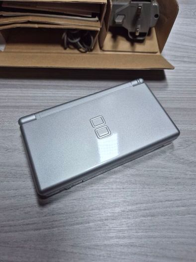 Boxed Nintendo DS Lite Silver - Very Good Condition - 3 Game Official Charger