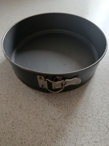 Cake tin