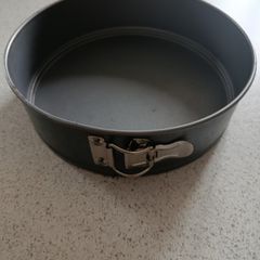 Cake tin