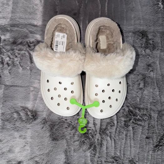 Beige Crocs Stomp Clogs Fuzz Lined Size UK 6-7/EU 39-40With Tags