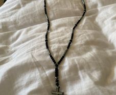 Beaded necklace with cross
