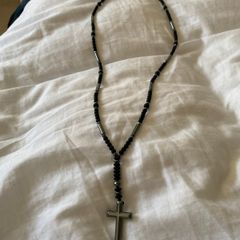 Beaded necklace with cross