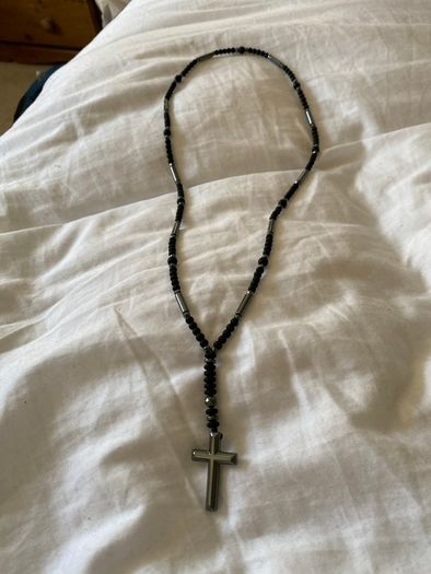 Beaded necklace with cross