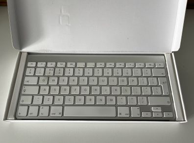 Genuine Apple Wireless Keyboard in good used condition.