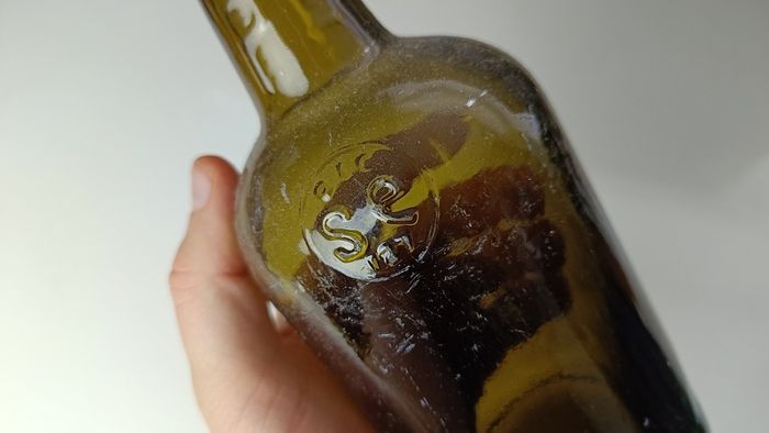 437 - Vintage Saorstat Eireann 1920s Collectible Decorative Bottle