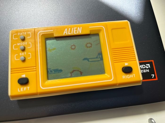 Vintage LCD game "Alien" working
