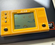 Vintage LCD game "Alien" working