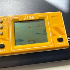 Vintage LCD game "Alien" working