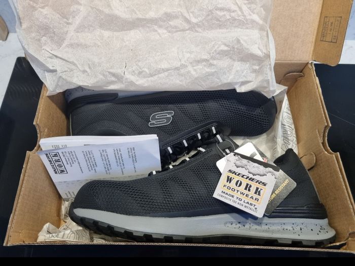 Skechers workwear shoes men UK 10 NEW