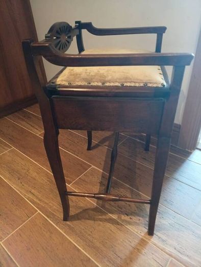 Piano stool