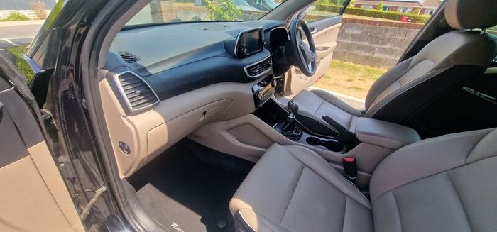 Hyundai Tucson Executive 2019, one owner, like new