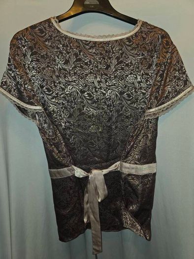 Monsoon Oriental style top size 22