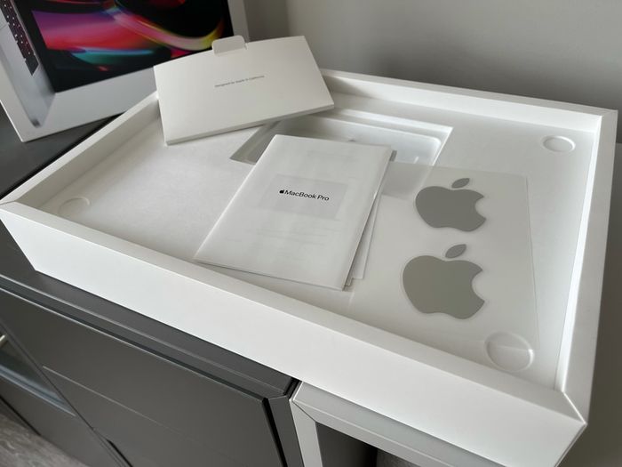 MacBook Pro Box (2020/2021)