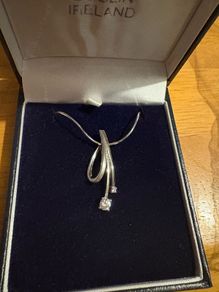 9ct white gold pendent &chain