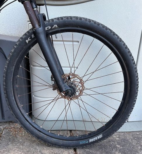 Carrera Vengeance Black 27.5 Mountain Bike - NEEDS SOME REPAIR WORK