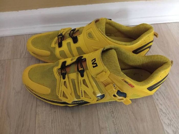Size 44 cycling shoes (UK: 9.5, not 10)