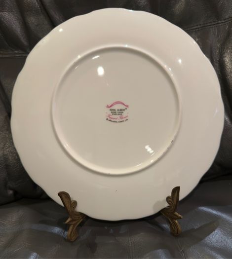 Royal Albert Fragrant Flowers plate