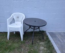 garden table and chairs