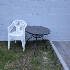 garden table and chairs