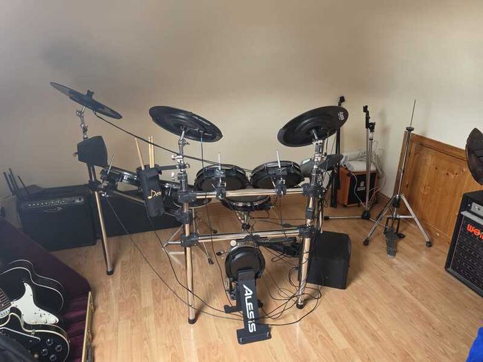 Alesis DM10 Studio Electronic Drum Kit