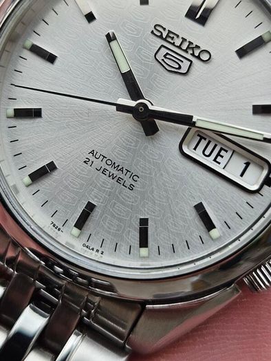 Watch Seiko 5 Automatic.