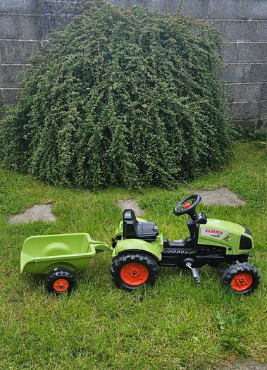 Kids Ride Tractor CLAAS with trailer.