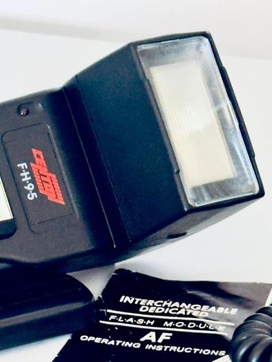Centon FH-95 Interchangeable Dedicated Flash Kit with Bracket, Handle & Manual