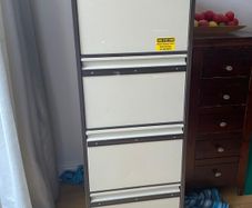 Filing cabinet - 4 drawer with key