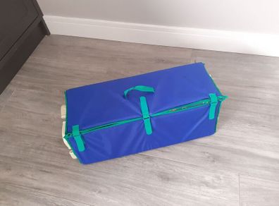 Travel cot