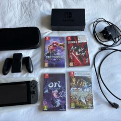 Nintendo Switch, Metroid 4 + carry case - Like New