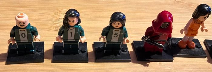 8 x Squid Game mini figures