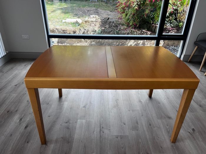 Extendable table