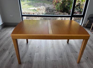 Extendable table