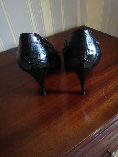 Ladies Shoes. Reduced To Clear.