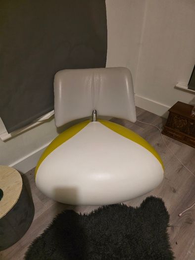 Leolux Pallone modern leather armchairs