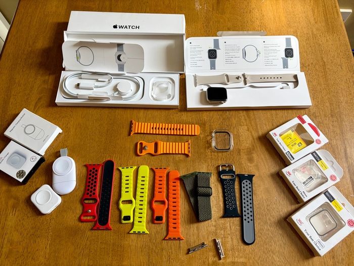 Apple Watch SE 2nd Gen GPS 40mm Starlight Aluminium Case 1 Owner Extras 14pc New Charger Case Strap Band Professional Office Work Lifestyle Fitness Outdoors Elegant Party Event Magnetic Ocean