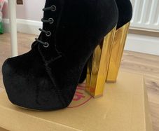 Schuh starlight platform boot size 4
