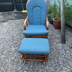 Rocking chair maternity chair with stool