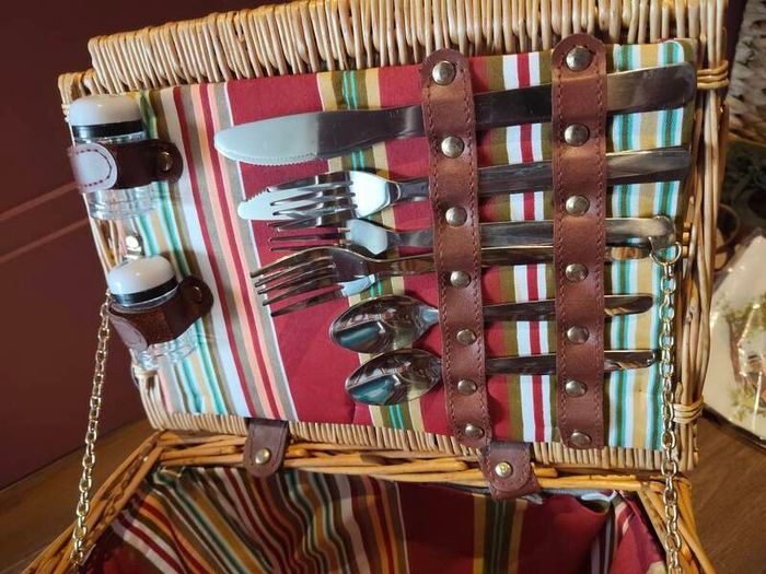 picnic basket