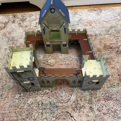 toy: cardboard castle