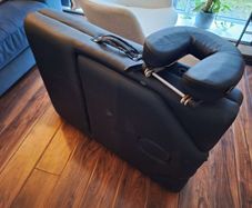 Massage table/bed