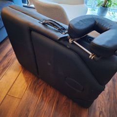 Massage table/bed